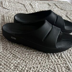 OOFOS Women's Black Comfort Sandals